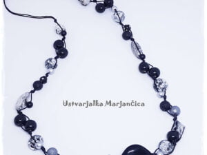 Daljša verižica črno-belo-srebrna