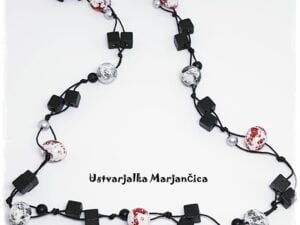 Daljša verižica črno-rdeče-bela