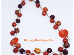 Daljša verižica oranžno-rjava