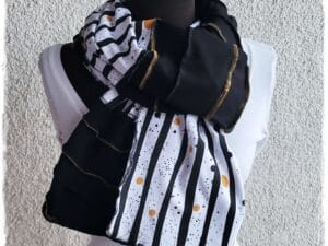 Šal črno-bel s pikicami