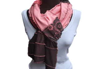 Unikaten rjavo-mareličen šal z vzorcem