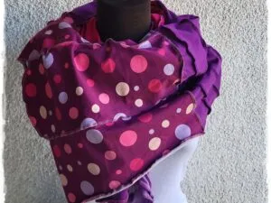 Unikaten roza-vijola šal s pikami